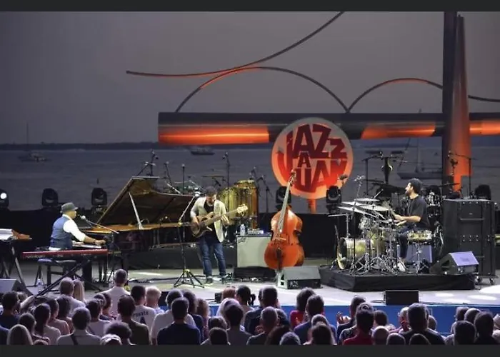 Beautiful Design Next To The Sea Lejlighed